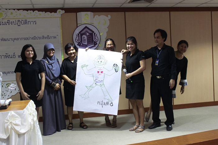 ภาพแต่ละกลุ่มนำเสนอผลงานหน้าห้องประชุม นำเสนอแนวคิดของตนเองจากการระดมความคิดของสมาชิกในแต่ละกลุ่ม (workshop บ่าย)