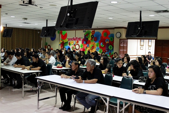 ภาพบุคลากรสำนักหอสมุดกลาง ร่วมกิจกรรมอำลาผู้อำนวยการ 