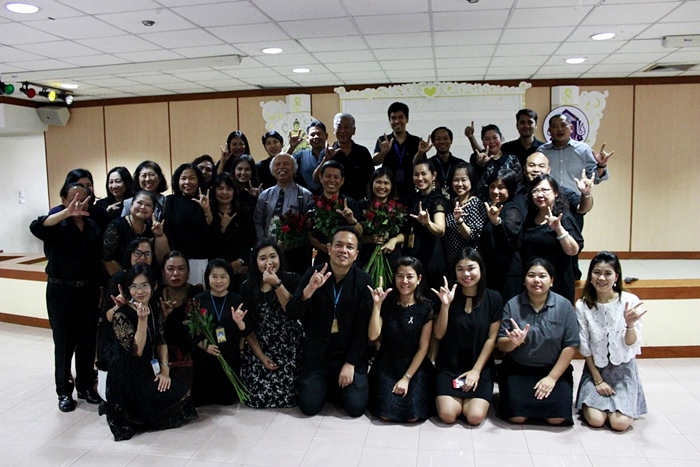 ภาพหมู่ในวันอำลา ณ ห้องประชุม ชั้น 5 อาคาร 3 