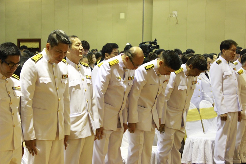 ภาพว่าที่ร้อยตรี ดร.สมชัย อวเกียรติ ผู้อำนวยการสำนักหอสมุดกลาง นำบุคลากร สก. ร่วมพิธีฯ