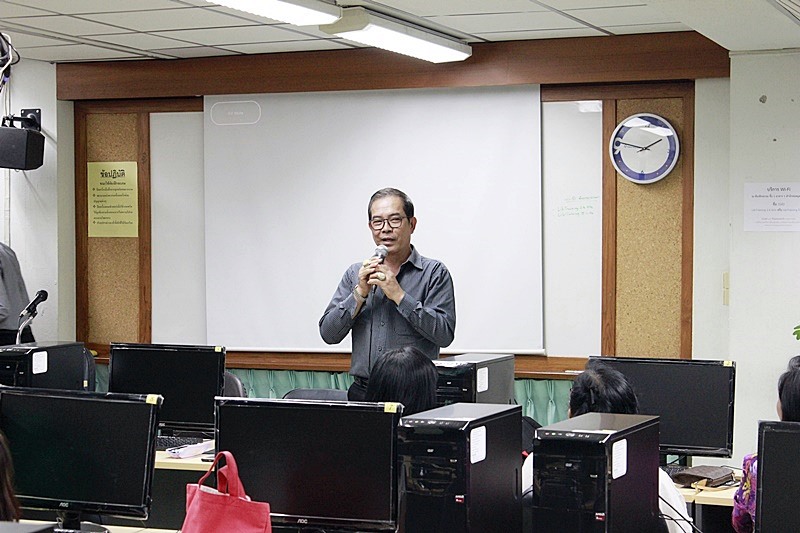 นายดนัยศักดิ์ โกวิทวิบูล ตำแหน่งบรรณารักษ์ชำนาญการ งานบริการทรัพยากรสารสนเทศ (หัวหน้าหน่วยฯ หมวด Q-Z) ฝ่ายบริการทรัพยากรสารสนเทศ