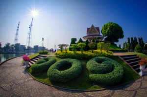 ศาลหลักเมืองเกาะกลางบึงพลาญชัย