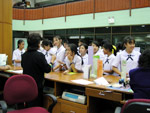 ภาพ 2 พ.ย. 2549 นำชมสำนักหอสมุดกลาง แก่คณะอาจารย์และนักเรียนโรงเรียนสาธิต ม.รามคำแหง