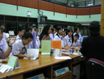 ภาพ 2 พ.ย. 2549 นำชมสำนักหอสมุดกลาง แก่คณะอาจารย์และนักเรียนโรงเรียนสาธิต ม.รามคำแหง