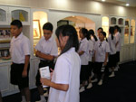 ภาพ 2 พ.ย. 2549 นำชมสำนักหอสมุดกลาง แก่คณะอาจารย์และนักเรียนโรงเรียนสาธิต ม.รามคำแหง
