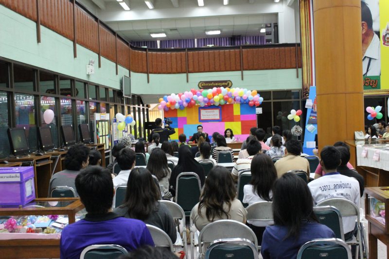 ภาพเสวนาวิชาการ เรื่อง "อ่านอย่างไร ให้ประสบความสำเร็จ" โดย คุณดนุพร ปุณณกันต์ (31 ก.ค. 2556)