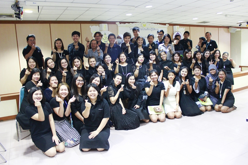 ภาพหมู่โครงการฝึกอบรมเชิงปฏิบัติการ เรื่อง "เทคนิคการสอนงาน และพัฒนาบุคลากรอย่างมีประสิทธิภาพ" (24 ก.พ. 2560)