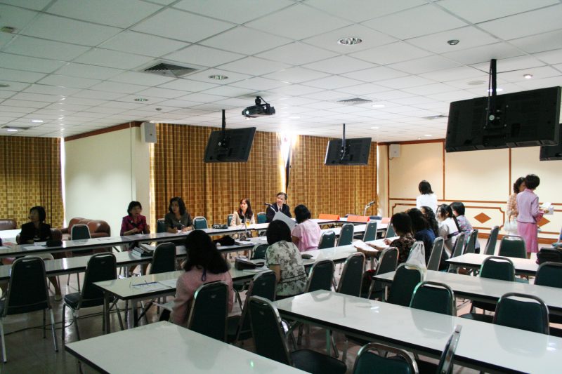 24 ส.ค. 2553 คณะผู้ตรวจประเมินคุณภาพการศึกษาภายใน ระดับสถาบัน (สกอ.) ประจำปีการศึกษา 2553 ตรวจเยี่ยมสัมภาษณ์ผู้บริหาร สำนักหอสมุดกลาง