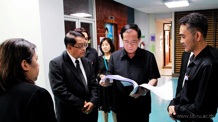 9 ต.ค. 2560 อธิการบดีมหาวิทยาลัยรามคำแหงตรวจโครงสร้างอาคารสำนักหอสมุดกลาง