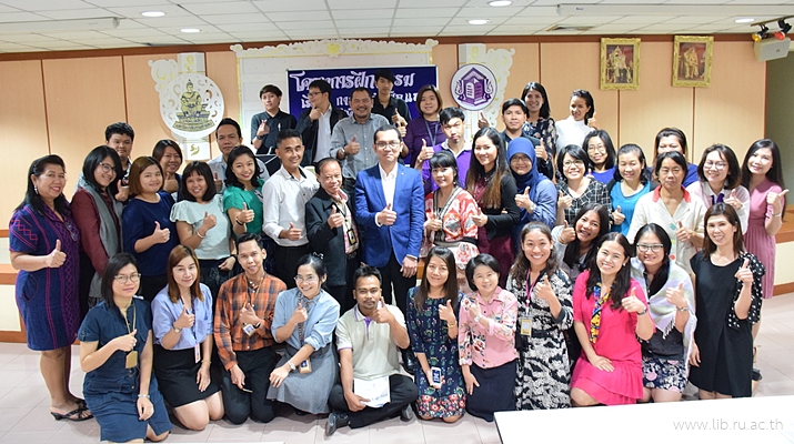ภาพบรรยากาศ โครงการอบรมเชิงปฏิบัติการ เรื่อง "การจัดทำคู่มือและการวิจัยเชิงวิเคราะห์สังเคราะห์ เพื่อเลื่อนตำแหน่งให้สูงขึ้น"