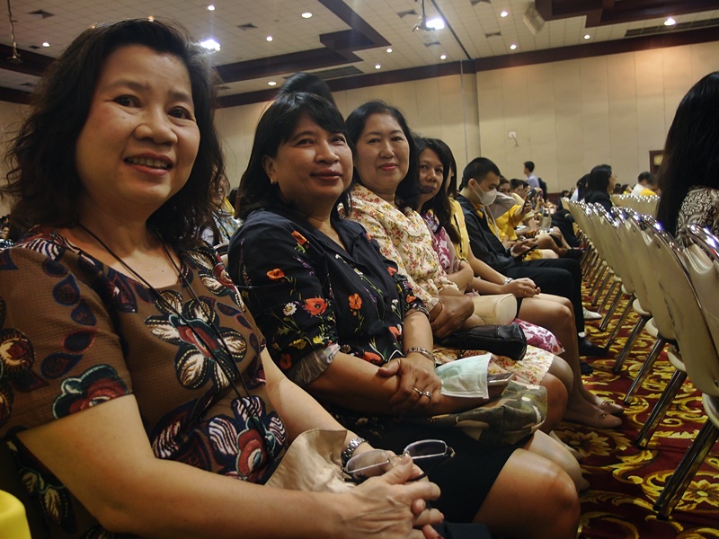  ภาพบุคลากรสำนักหอสมุดกลางร่วมประชุมชี้แจงนโยบาย  