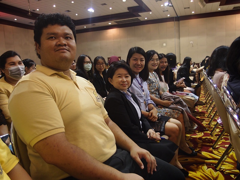  ภาพบุคลากรสำนักหอสมุดกลางร่วมประชุมชี้แจงนโยบาย  