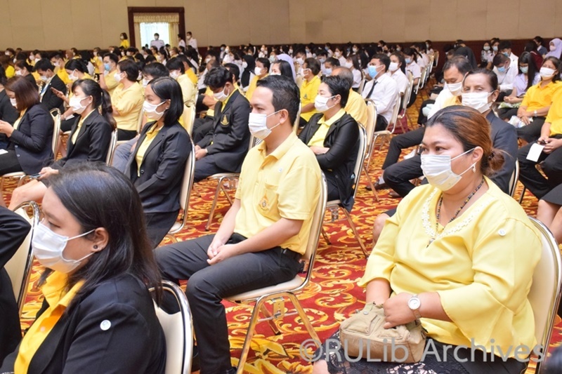 ภาพบุคลากรสำนักหอสมุดกลางร่วมพิธีฯ