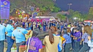 ภาพช่วงประมูลของรางวัลพิเศษที่เหลือการจับสลากกาชาด