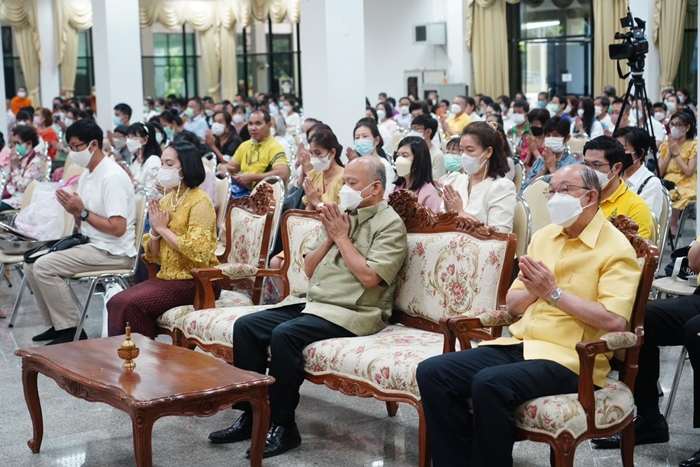 ภาพผู้ช่วยศาสตราจารย์ ดร.บุญชาล ทองประยูร ผู้อำนวยการสถาบันการศึกษานานาชาติ กรรมการสภามหาวิทยาลัยรามคำแหง รักษาราชการแทนอธิการบดีมหาวิทยาลัยรามคำแหง เป็นประธานในพิธีทำบุญตักบาตร 23 ธ.ค. 2565 ภาพผู้ช่วยศาสตราจารย์ ดร.บุญชาล ทองประยูร ผู้อำนวยการสถาบันการศึกษานานาชาติ กรรมการสภามหาวิทยาลัยรามคำแหง รักษาราชการแทนอธิการบดีมหาวิทยาลัยรามคำแหง เป็นประธานในพิธีทำบุญตักบาตร 23 ธ.ค. 2565