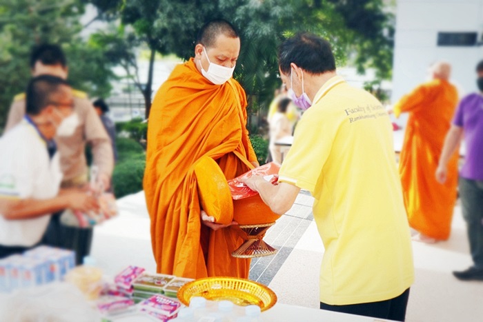 16 ม.ค. 2566 สำนักหอสมุดกลางจัดงานพิธีทำบุญตักบาตรเนื่องในวันขึ้นปีใหม่ ปี 2566