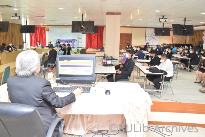 ภาพบรรยากาศห้องประชุมในขณะที่นางศุภมาศ กิจจาการ หัวหน้างานประกันคุณภาพการศึกษา ผู้แทนฝ่ายบริหารด้านคุณภาพ (QMR) รายงานผลการดำเนินกิจกรรมบริหารงานคุณภาพ ภาพบรรยากาศห้องประชุมในขณะที่นางศุภมาศ กิจจาการ หัวหน้างานประกันคุณภาพการศึกษา ผู้แทนฝ่ายบริหารด้านคุณภาพ (QMR) รายงานผลการดำเนินกิจกรรมบริหารงานคุณภาพ