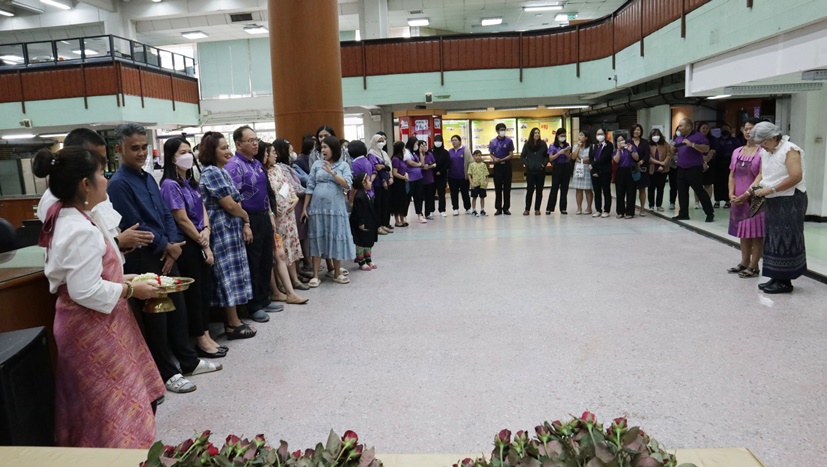 ภาพบรรยากาศก่อนพิธีมอบดอกไม้แก่ผู้เกษียณในวันสุดท้ายของการปฏิบัติราชการ ภาพบรรยากาศก่อนพิธีมอบดอกไม้แก่ผู้เกษียณในวันสุดท้ายของการปฏิบัติราชการ