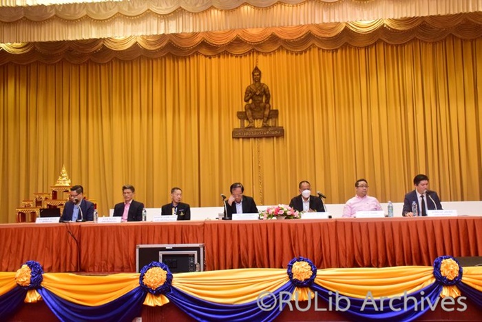 10 ต.ค. 2566 บุคลากรสำนักหอสมุดกลาง ร่วมประชุมรับฟังการชี้แจงแนวทางปฏิบัติการควบคุมการสอบไล่ ปีการศึกษา 2566