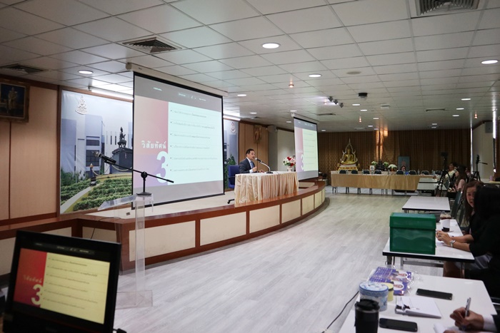 ภาพผู้สมัครฯ เริ่มแถลงนโยบายและแผนงานการบริหารงาน และถ่ายทอดสดผ่านโปรแกรม Microsoft Teams สำหรับบุคลากรที่ปฏิบัติงาน ณ จุดบริการ ภาพผู้สมัครฯ เริ่มแถลงนโยบายและแผนงานการบริหารงาน และถ่ายทอดสดผ่านโปรแกรม Microsoft Teams สำหรับบุคลากรที่ปฏิบัติงาน ณ จุดบริการ