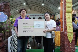 ภาพผู้โชคดีรับรางวัลเป็นเครื่องใช้ไฟฟ้า