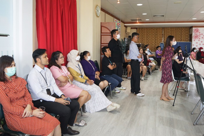 ภาพภาพบรรยากาศบุคลากรสำนักหอสมุดกลาง ร่วมรับชมการนับคะแนนเสียงสรรหาฯ ภาพภาพบรรยากาศบุคลากรสำนักหอสมุดกลาง ร่วมรับชมการนับคะแนนเสียงสรรหาฯ