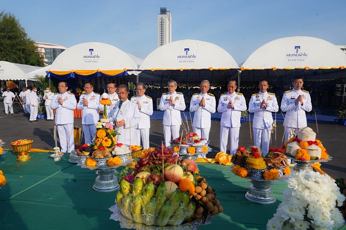 ภาพประธานในพิธี และคณะผู้บริหาร ประกอบพิธีพราหมณ์ ภาพประธานในพิธี และคณะผู้บริหาร ประกอบพิธีพราหมณ์