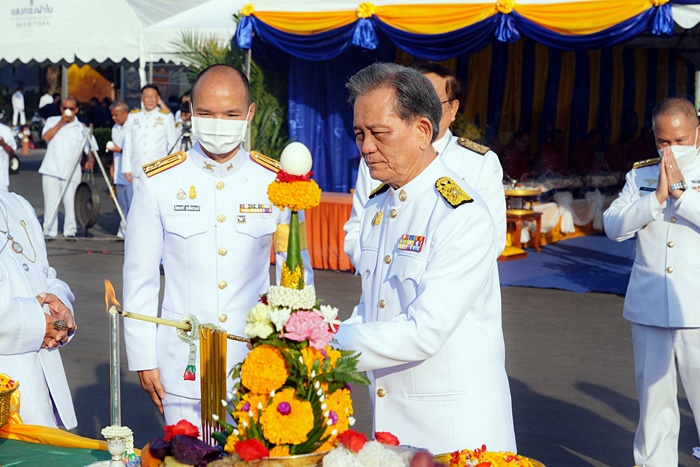 ภาพนายวีระพล ตั้งสุวรรณ นายกสภามหาวิทยาลัยรามคำแหง เป็นประธานในพิธีบวงสรวง และวางพานพุ่มถวายราชสักการะองค์พ่อขุนรามคำแหงมหาราช ภาพนายวีระพล ตั้งสุวรรณ นายกสภามหาวิทยาลัยรามคำแหง เป็นประธานในพิธีบวงสรวง และวางพานพุ่มถวายราชสักการะองค์พ่อขุนรามคำแหงมหาราช