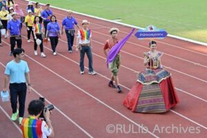 ภาพขบวนพาเหรดสำนักหอสมุดกลาง หน้าปรัมพิธีเปิดการแข่งขันฯ