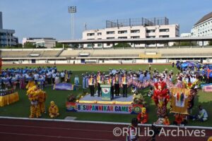 ภาพผู้บริหารสำนักกีฬากล่าวรายงานวัตถุประสงค์ ในการจัดแข่งขันกีฬาบุคลากรภายใน "สุพรรณิการ์เกมส์" ครั้งที่ 48 (COLORFUL THAI CULTURE 2024)