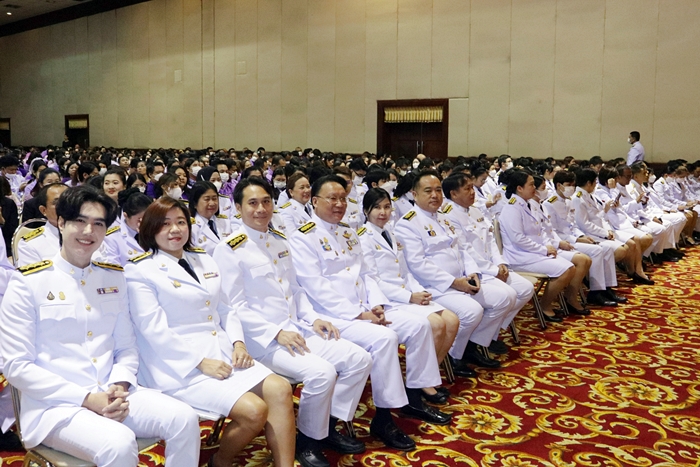ภาพคณะผู้บริหาร บุคลากร และนักศึกษาเข้าร่วมพิธี ภาพคณะผู้บริหาร บุคลากร และนักศึกษาเข้าร่วมพิธี