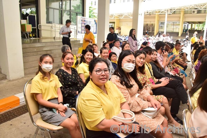 ภาพบุคลากรสำนักหอสมุดกลาง ร่วมพิธีหล่อเทียนพรรษา ณ บริเวณทางลอดใต้อาคารหอประชุมพ่อขุนรามคำแหงมหาราช 15 กรกฎาคม 2567 ภาพบุคลากรสำนักหอสมุดกลาง ร่วมพิธีหล่อเทียนพรรษา ณ บริเวณทางลอดใต้อาคารหอประชุมพ่อขุนรามคำแหงมหาราช เมื่อวันที่ 15 กรกฎาคม 2567