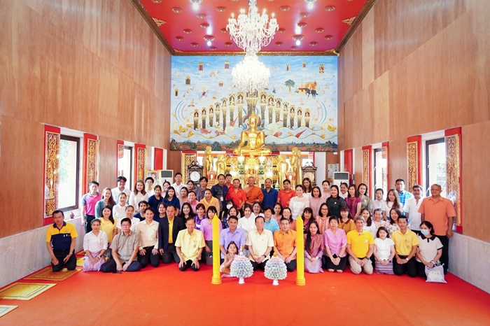 ภาพประธานในพิธีฯ คณะผู้บริหาร คณาจารย์ บุคลากรมหาวิทยาลัยรามคำแหง ร่วมพิธีถวายเทียนพรรษา ประจำปี 2567 16 กรกฎาคม 2567 ภาพประธานในพิธีฯ คณะผู้บริหาร คณาจารย์ บุคลากรมหาวิทยาลัยรามคำแหง ร่วมพิธีถวายเทียนพรรษา ประจำปี 2567 16 กรกฎาคม 2567