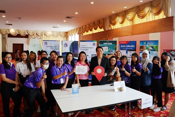 ภาพผู้บริหารและบุคลากรที่มาร่วมแนะนำบริการที่น่าสนใจของสำนักหอสมุดกลาง ในงาน RU Open House 2024 ภาพผู้บริหารและบุคลากรที่มาร่วมแนะนำบริการที่น่าสนใจของสำนักหอสมุดกลาง ในงาน RU Open House 2024