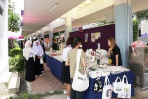 ภาพร้านหนังสือจากสำนักพิมพ์ชั้นนำ