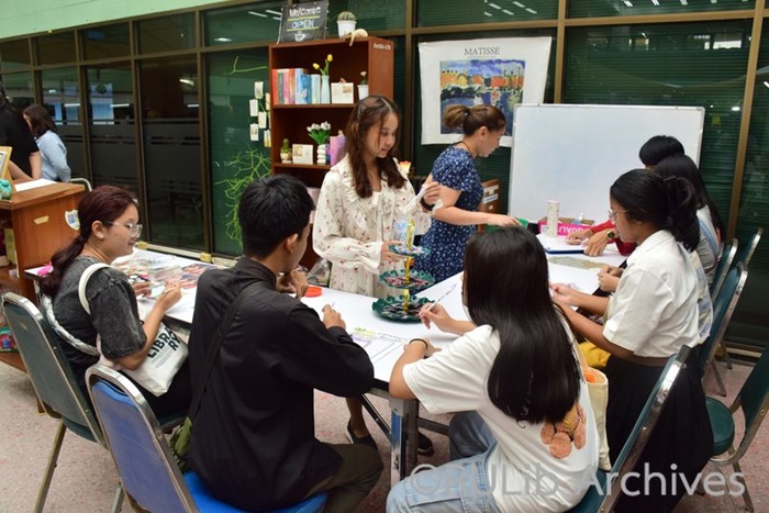 ภาพบูทกิจกรรม "บิงโก นั้นโก้จริง ๆ" โดย ฝ่ายจัดการทรัพยากรสารสนเทศ