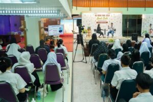 ภาพการเสวนา เรื่อง "How to สร้างคอนเทนต์ BookTok อย่างไรให้ปัง" กับคุณอาทิตย์ ธรรมชาติ BookToker