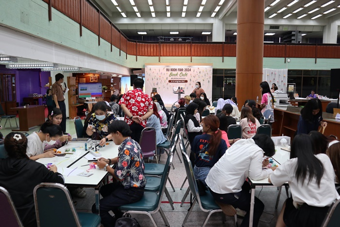 ภาพชุด กิจกรรมตอบคำถามชิงรางวัล RU Library Game