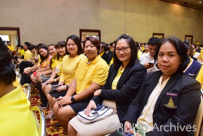 ภาพบุคลากรสำนักหอสมุดกลาง ร่วมโครงการ "งดเหล้าเข้าพรรษา วันงดดื่มสุราแห่งชาติ" นำโดยอาจารย์พิมพ์ชนก โพธิปัสสา (คนที่ 4 จากขวา) ภาพบุคลากรสำนักหอสมุดกลาง ร่วมโครงการ "งดเหล้าเข้าพรรษา วันงดดื่มสุราแห่งชาติ" นำโดยอาจารย์พิมพ์ชนก โพธิปัสสา (คนที่ 4 จากขวา)