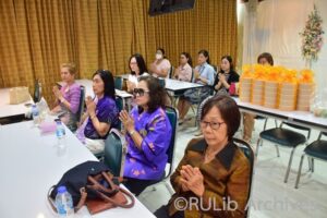 ภาพอดึตบุคลากรสำนักหอสมุดกลาง จากชมรมผู้เกษียณร่วมกิจกรรมวันสถาปนาสำนักหอสมุดกลาง