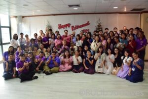 ภาพผู้บริหารและบุคลากรสำนักหอสมุดกลาง ถ่ายภาพร่วมกันก่อนจบกิจกรรม