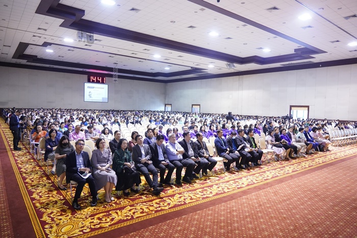 ภาพบุคลากรสายวิชาการ และบุคลากรสายสนับสนุนร่วมประชุม