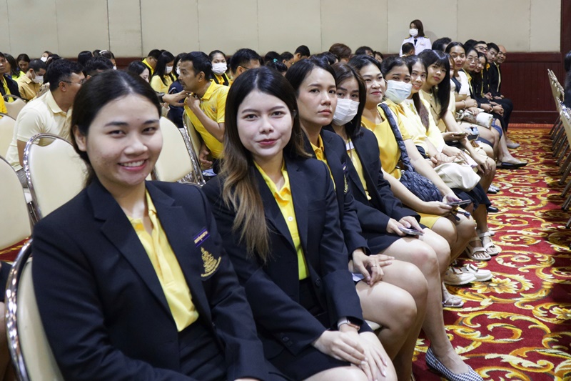 ภาพบุคลากรสำนักหอสมุดกลาง ร่วมงานน้อมรำลึกในพระมหากรุณาธิคุณฯ ณ ห้องประชุมใหญ่ อาคารหอประชุมพ่อขุนรามคำแหงมหาราช