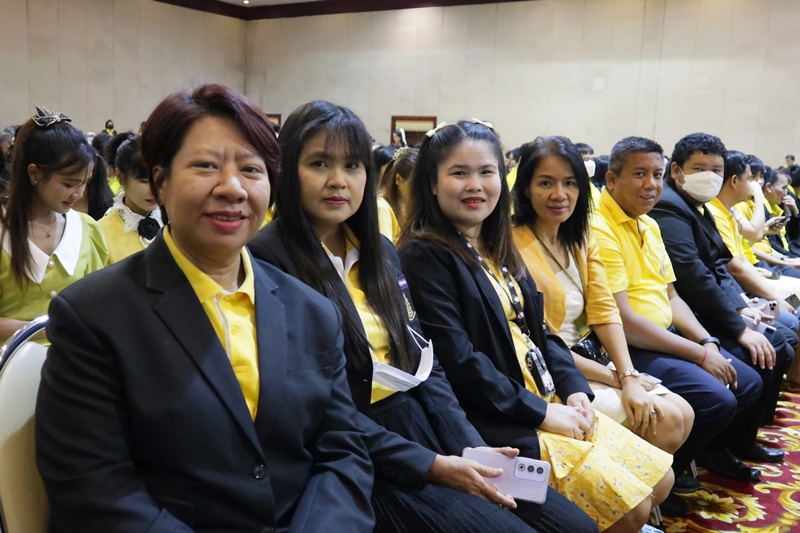 ภาพบุคลากรสำนักหอสมุดกลาง ร่วมงานน้อมรำลึกในพระมหากรุณาธิคุณฯ ณ ห้องประชุมใหญ่ อาคารหอประชุมพ่อขุนรามคำแหงมหาราช