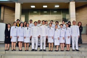 ภาพผู้บริหารและบุคลากรสำนักหอสมุดกลาง เตรียมเข้าร่วมพิธีฯ