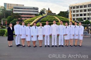 ภาพผู้บริหารและบุคลากรสำนักหอสมุดกลาง เตรียมเข้าร่วมพิธีฯ