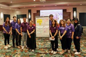 ภาพบุคลากรฝ่ายจัดการทรัพยากรสารสนเทศ นำเสนอผลงาน