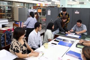 ภาพหน่วยวิเคราะห์ทรัพยากรสารสนเทศ ฝ่ายจัดการทรัพยากรสารสนเทศ รับการตรวจติดตาม จากคุณดนุพร พูลผล