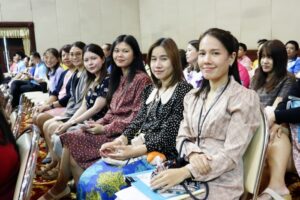 ภาพบุคลากรสำนักหอสมุดกลาง ร่วมประชุมฯ
