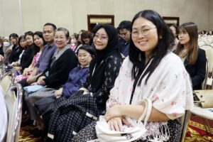 ภาพบุคลากรสำนักหอสมุดกลาง ร่วมประชุมฯ